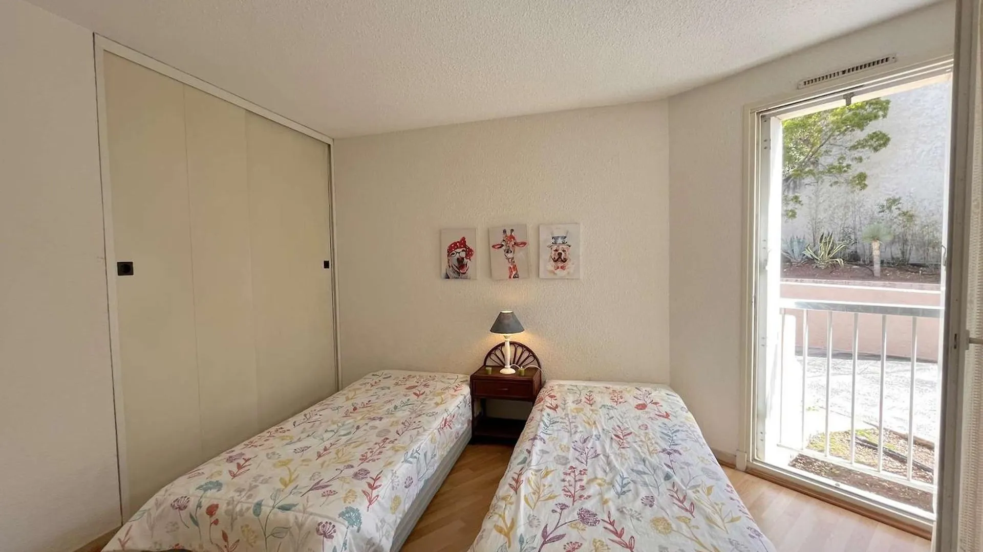 Appartement T3 Avec Terrasse Et Garage Proche Mer - Saint-Raphael - Fr-1-226A-146 Port Santa-Lucia 0*,  France